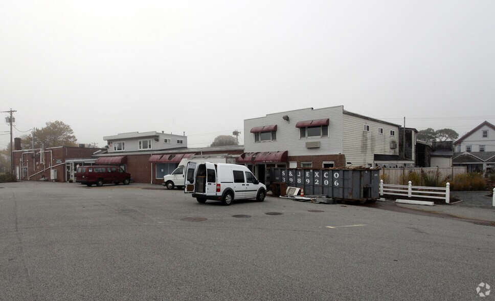 More Photos Of 667-681 Main St, Dennis Port Storefront For Lease