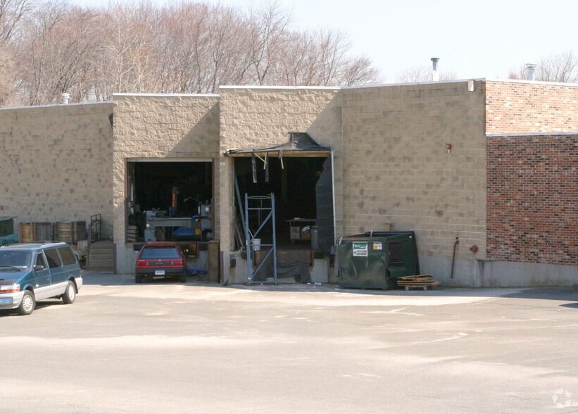 More Photos Of 95 Wooster Ct, Bristol Warehouse For Lease