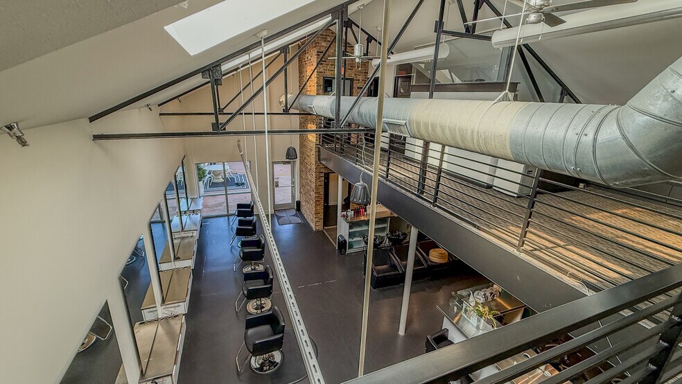 More Photos Of 15 W Main St, Pensacola Office For Sale