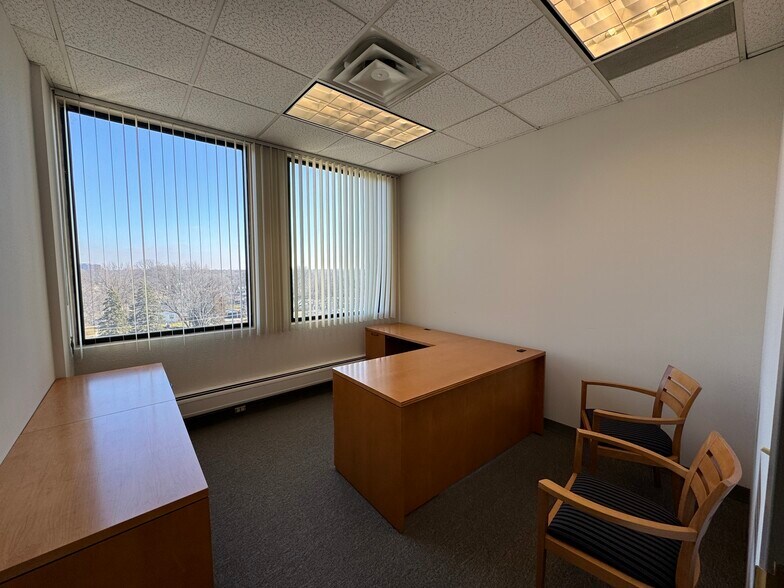 More Photos Of 121 S Wilke Rd, Arlington Heights Medical For Lease