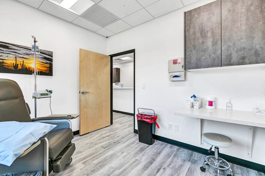 More Photos Of 4105 N 20th St, Phoenix Medical For Lease