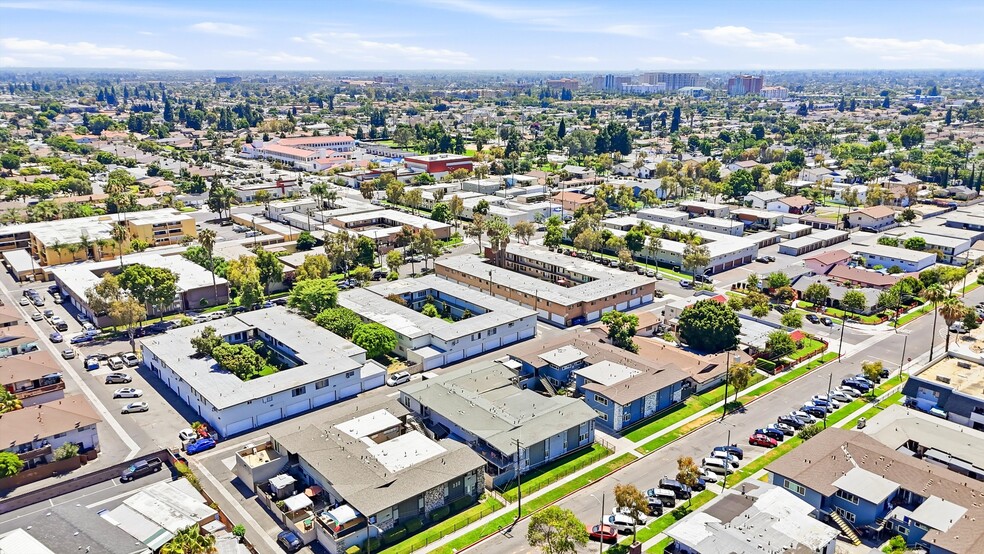 More Photos Of 324 Leatrice Ln, Anaheim Apartments For Sale