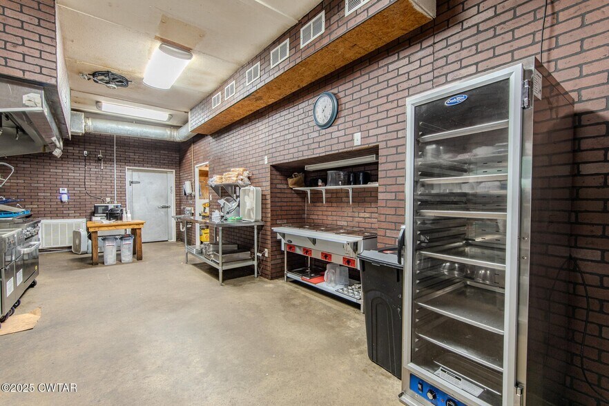 More Photos Of 225 N Front St, Halls General Retail For Sale