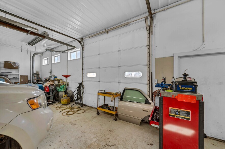 More Photos Of 5621 Lockport Rd, Niagara Falls Auto Repair For Sale