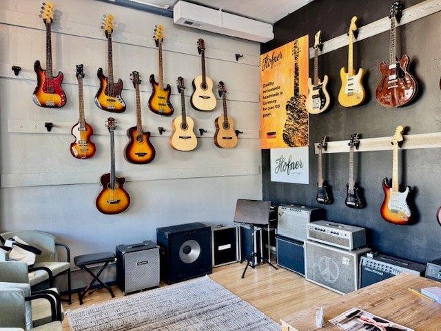 More Photos Of 405 1/2 Linden Ave, Wilmette General Retail For Lease