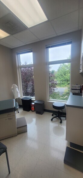 More Photos Of 46161 Westlake Dr, Sterling Office For Sale