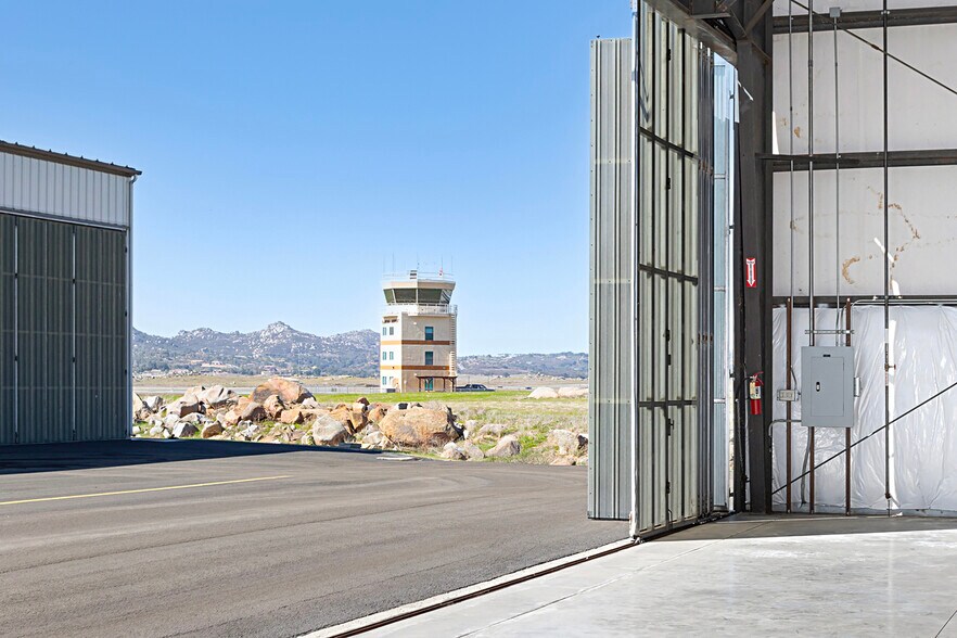 More Photos Of 2898 Montecito Rd, Ramona Airplane Hangar For Lease