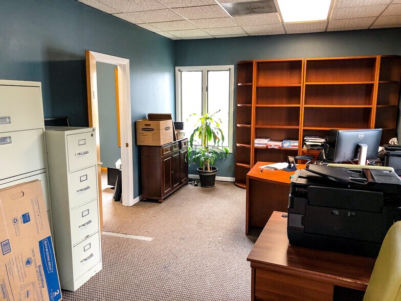 More Photos Of 291 Herbertsville Rd, Brick Office For Lease