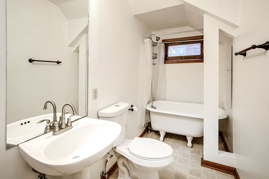 More Photos Of 1618 S 32nd Ave, Omaha Apartments For Sale