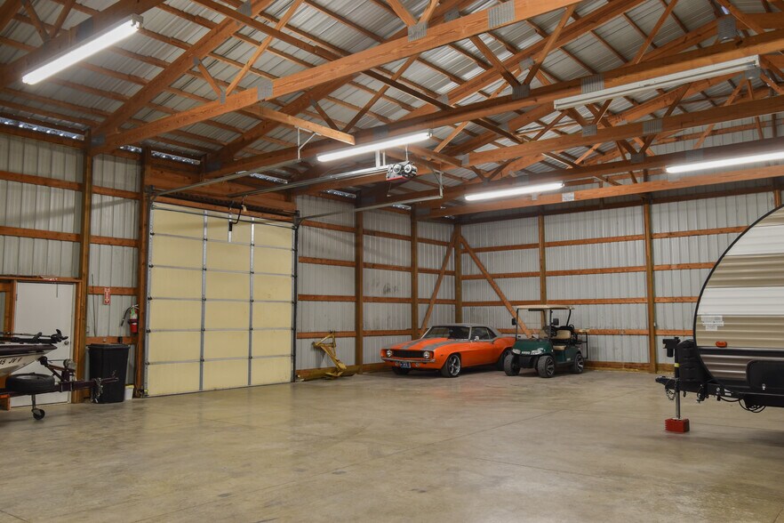 More Photos Of 1311 N Division St, Pontiac Warehouse For Lease