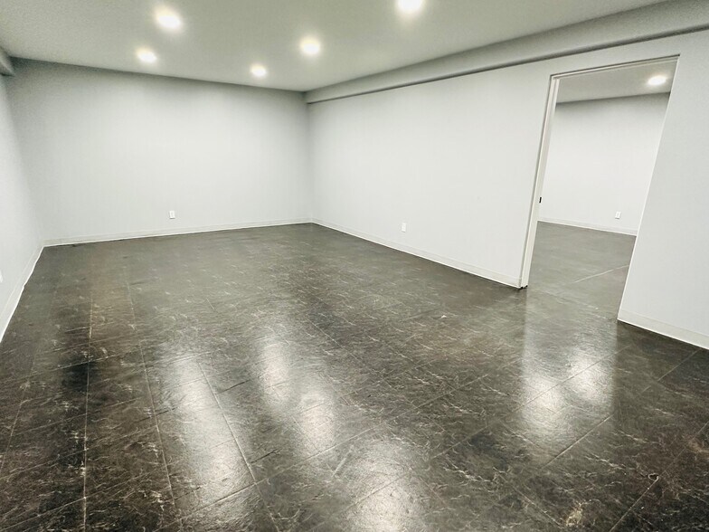 More Photos Of 1534 Campbell Rd, Houston Light Distribution For Lease