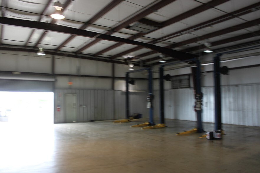 More Photos Of 39490 Lyndon B Johnson Fwy, Dallas Auto Dealership For Lease