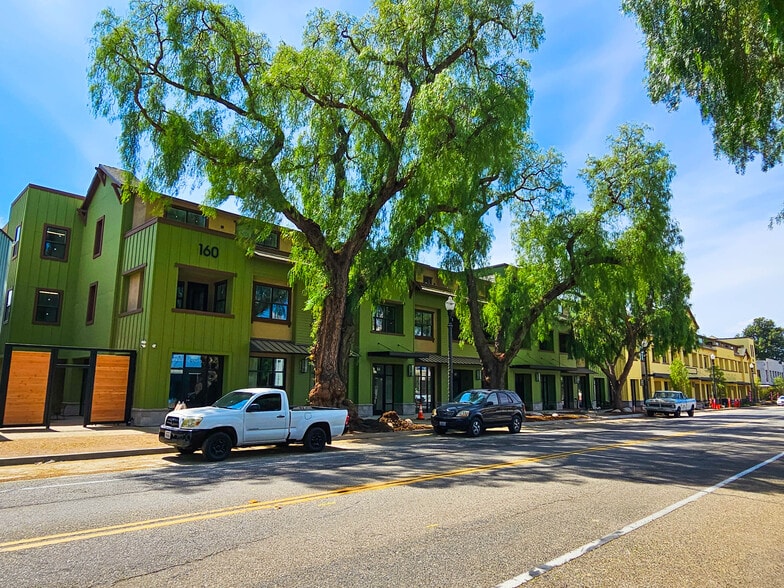 More Photos Of 80-250 E High St, Moorpark Restaurant For Lease