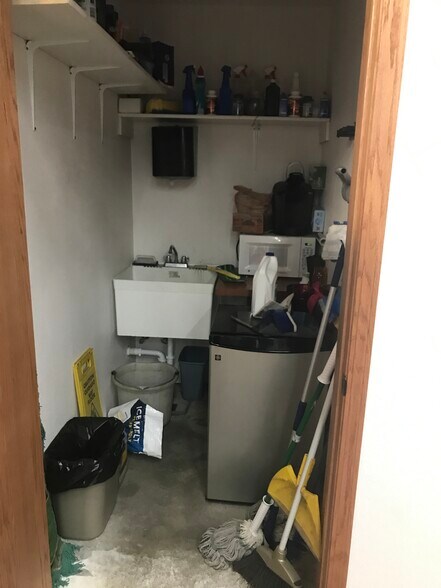 More Photos Of 510 S Federal Blvd, Riverton Industrial For Sale