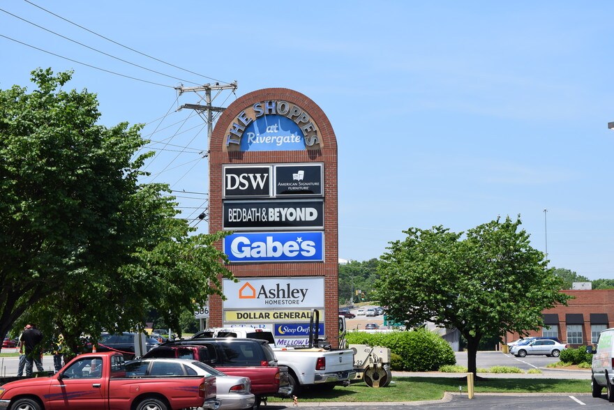 More Photos Of 2136-2196 Gallatin Pike N, Madison Storefront For Lease