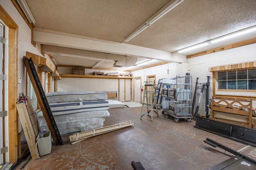 More Photos Of 655 W Cottonwood Ln, Casa Grande Showroom For Sale