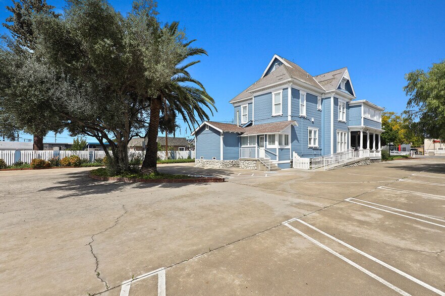More Photos Of 961 W Holt Blvd, Ontario Medical For Sale