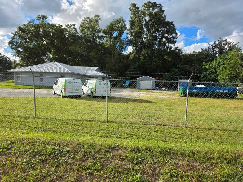 More Photos Of 11997 S US Highway 441, Belleview Auto Dealership For Lease