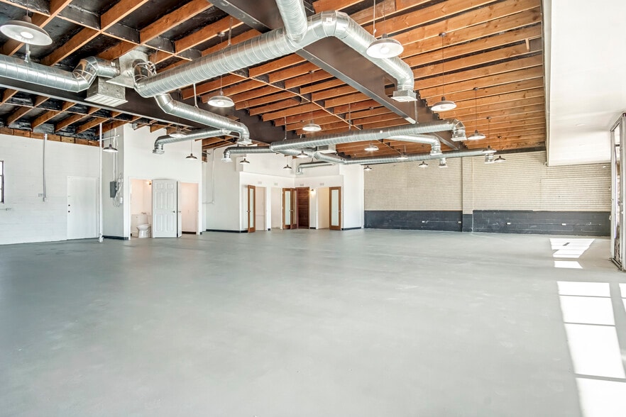 More Photos Of 901 N Maclay Ave, San Fernando Freestanding For Lease