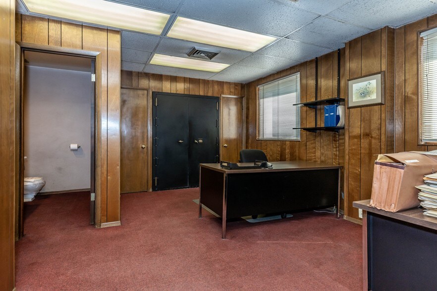 More Photos Of 283 N Main St, Fredericktown Industrial For Sale