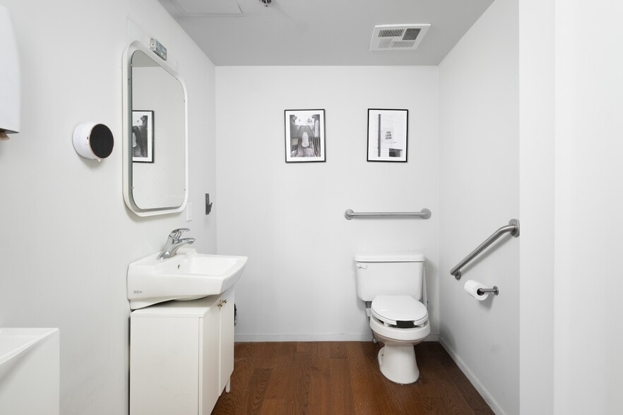 More Photos Of 98 Church st, Toronto General Retail For Sale