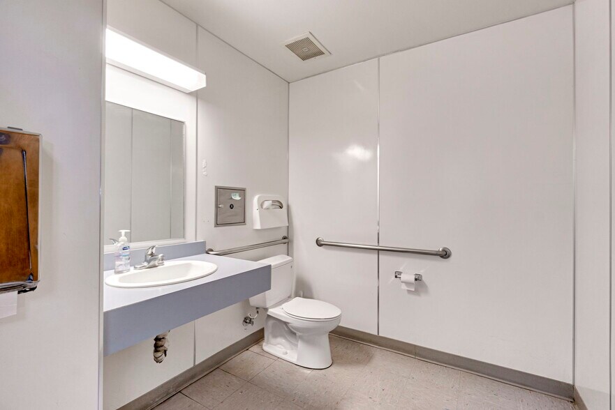 More Photos Of 1260 E Almond Ave, Madera Medical For Sale