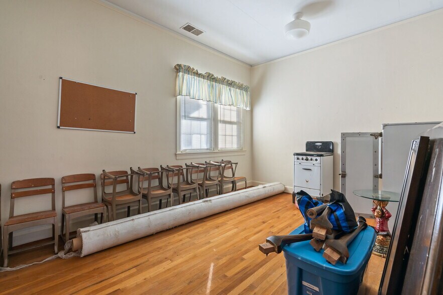 More Photos Of 171 Valley St, Centreville Flex For Sale