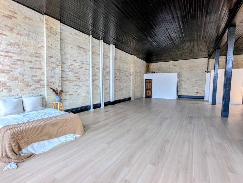 More Photos Of 1017 Washington Ave, Bay City Storefront Retail Residential For Sale