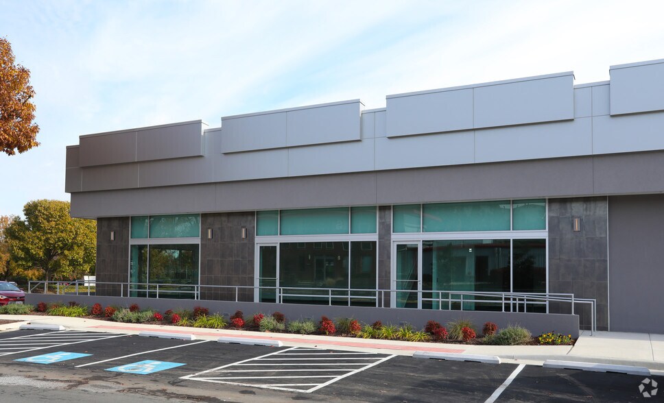 More Photos Of 301-366 Victory Dr, Herndon Flex For Lease