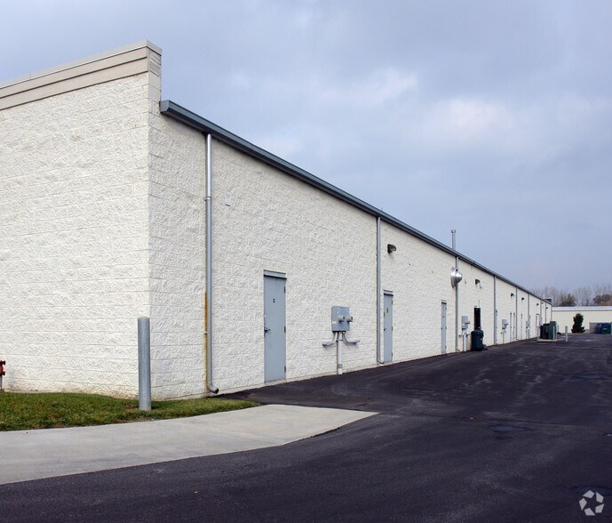 More Photos Of 6650 Lewis St, Temperance Storefront For Lease