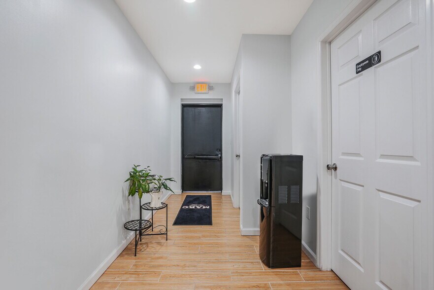 More Photos Of 1000 Stewart Ave, Bethpage Storefront Retail Residential For Sale