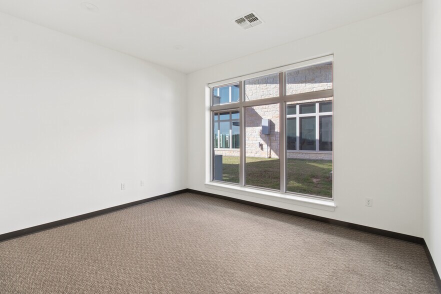 More Photos Of 4438 State Highway 6, College Station Office For Lease