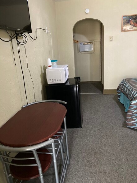 More Photos Of 105 E 5th St, Murdo Hotel For Sale