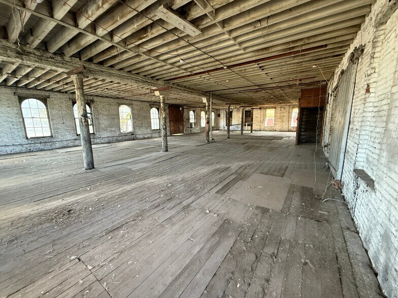 More Photos Of 285 Second St, Troy Warehouse For Sale