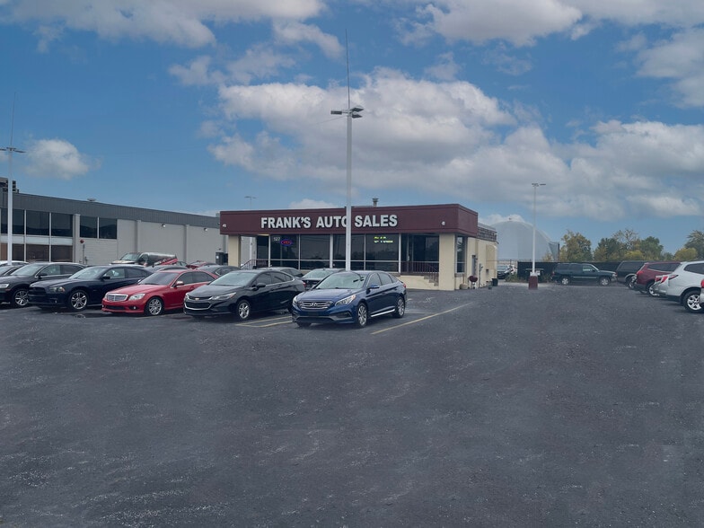 More Photos Of 127 W 162nd St, South Holland Auto Dealership For Sale