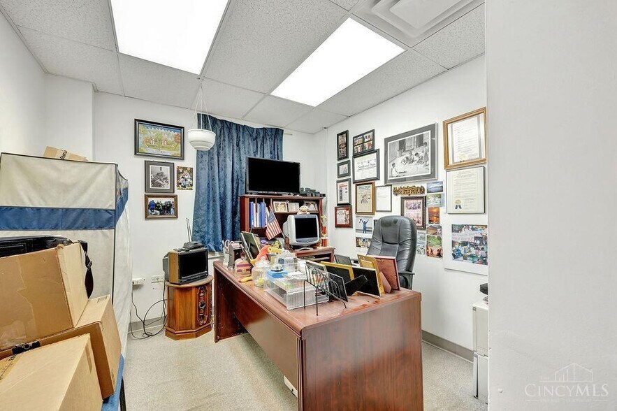 More Photos Of 10456 Pippin Rd, Cincinnati Office For Sale