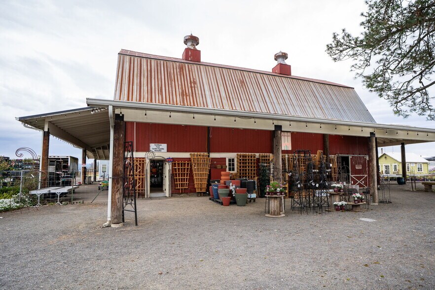 More Photos Of 1355 N Barlow St, Cornelius Winery Vineyard For Sale