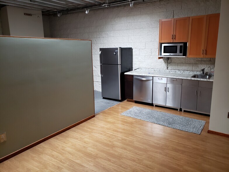 More Photos Of 13375 Beach Ave, Marina Del Rey Warehouse For Lease