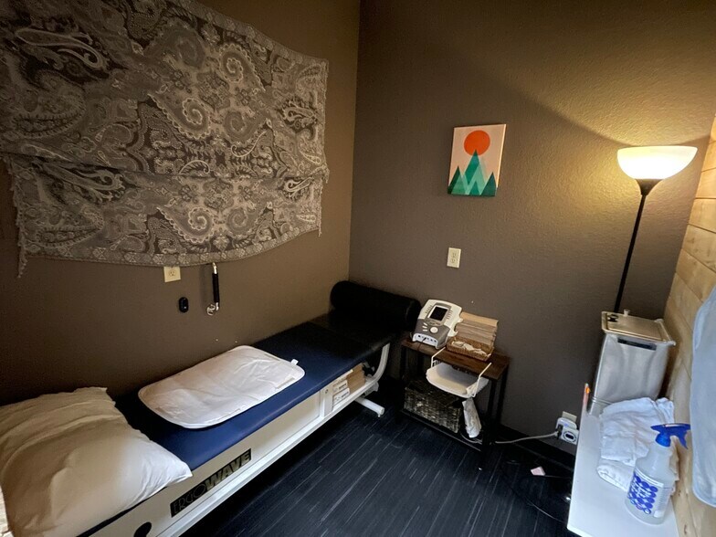 More Photos Of 1585 S Plaza Way, Flagstaff Light Distribution For Lease