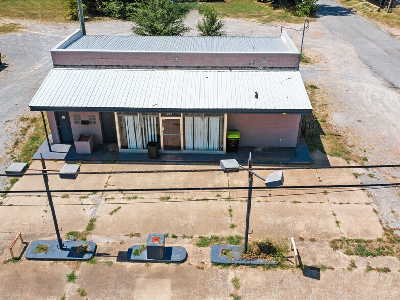 More Photos Of 801 S Green Ave, Purcell Auto Repair For Sale