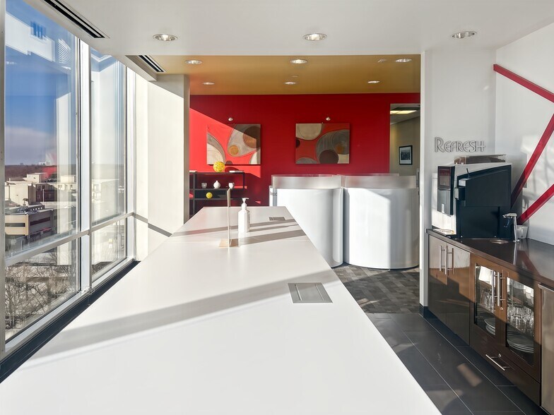 More Photos Of 1 W Court Sq, Decatur Coworking Space