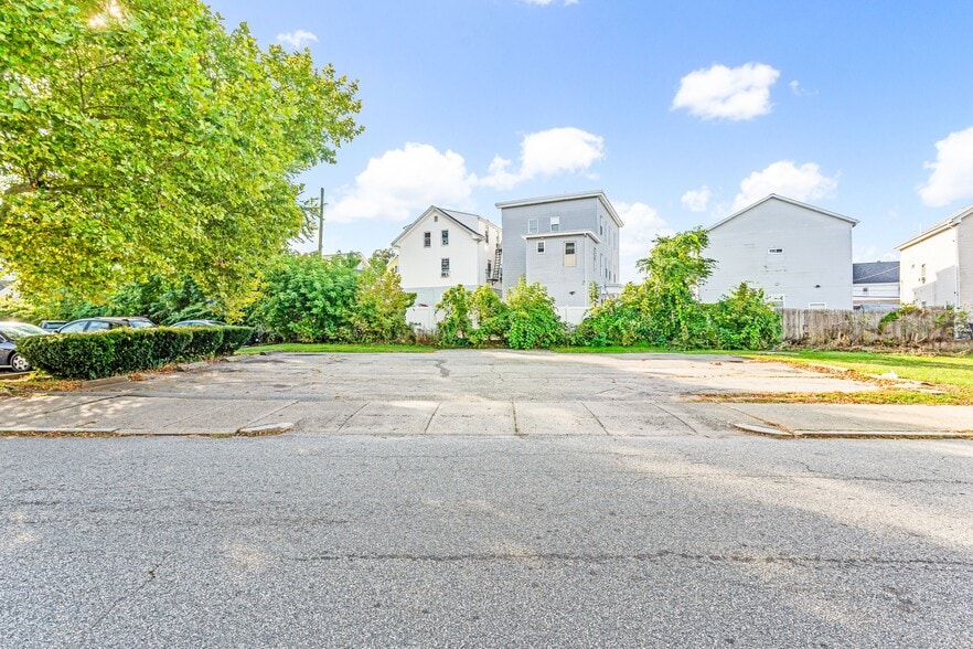 More Photos Of 25 Margaret St, Pawtucket Apartments For Sale