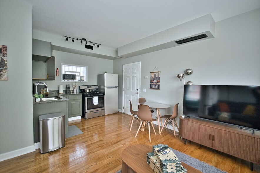 More Photos Of 3034-3040 W Montrose Ave, Chicago Apartments For Sale