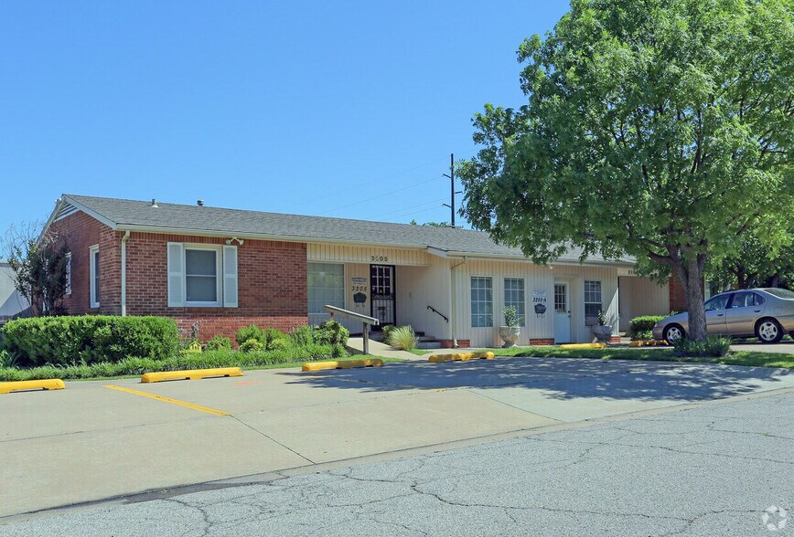 Primary Photo Of 3205 E 22nd St, Tulsa Medical For Lease