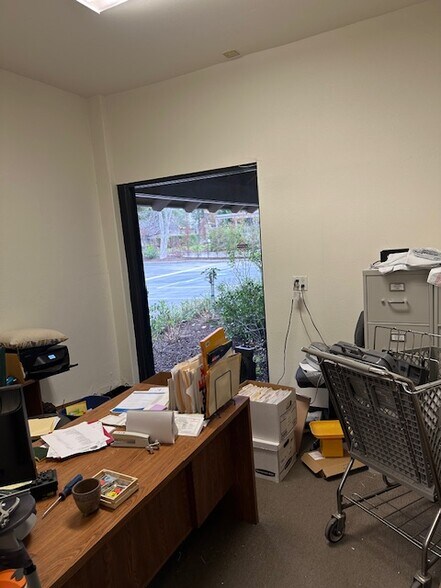 More Photos Of 77 Duesenberg Dr, Thousand Oaks Warehouse For Lease