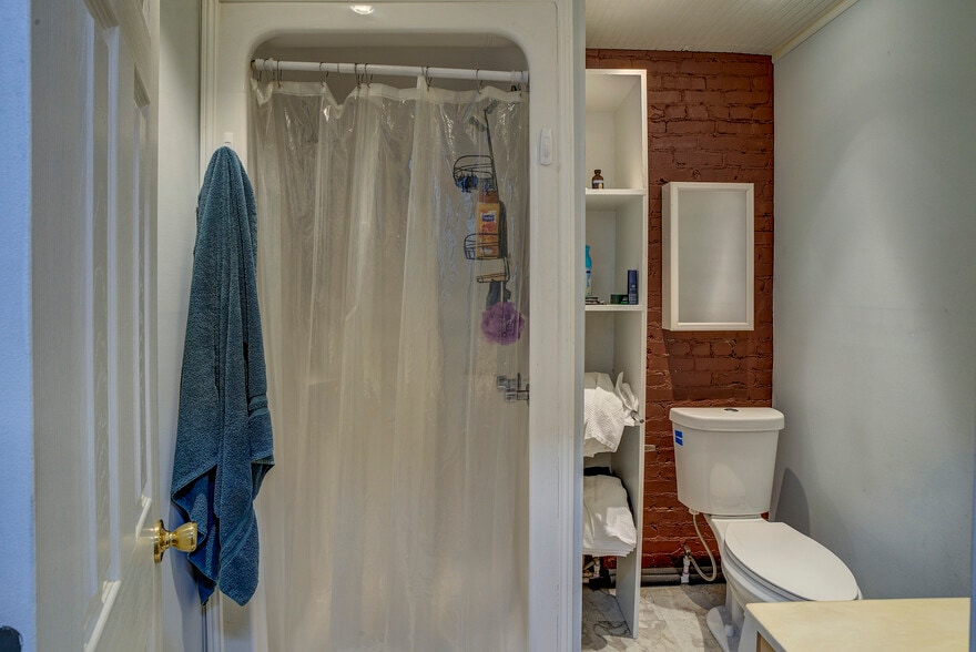 More Photos Of 140 W Market St, Johnson City Storefront Retail Residential For Sale