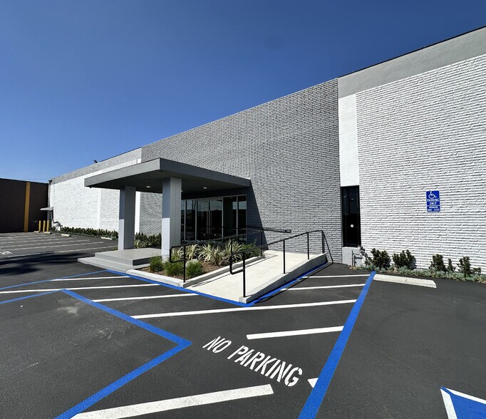 More Photos Of 15711-15777 S Broadway, Gardena Warehouse For Sale