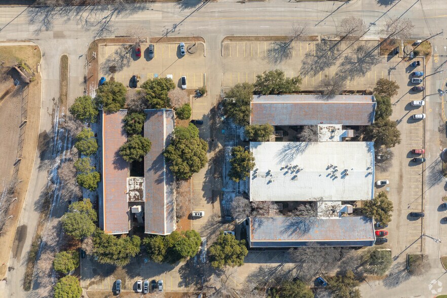 More Photos Of 2305 Oak Ln, Grand Prairie Office For Sale