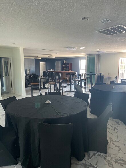 More Photos Of 4701 Downman Rd, New Orleans Bar For Lease