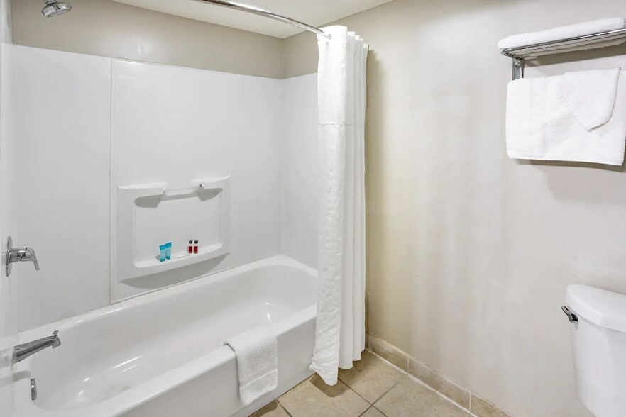 More Photos Of 4498 Washington Rd, East Point Hotel For Sale